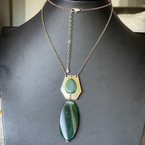 Unique Style Gold Plated Geometric Green Stone Pendant Necklace Stunning - Picture 4 of 5